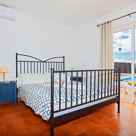 Playa Blanca Sleeps 6 Air Con Wifi Villa